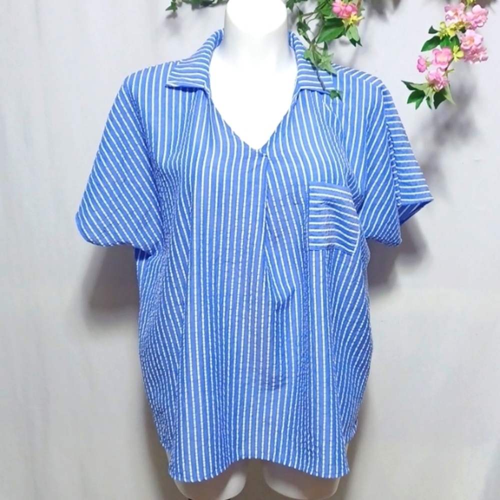 LILLYPAD WOMENS TOP SIZE 3X IN A BEAUTIFUL BLUE AND WHITE STRIPES 💙